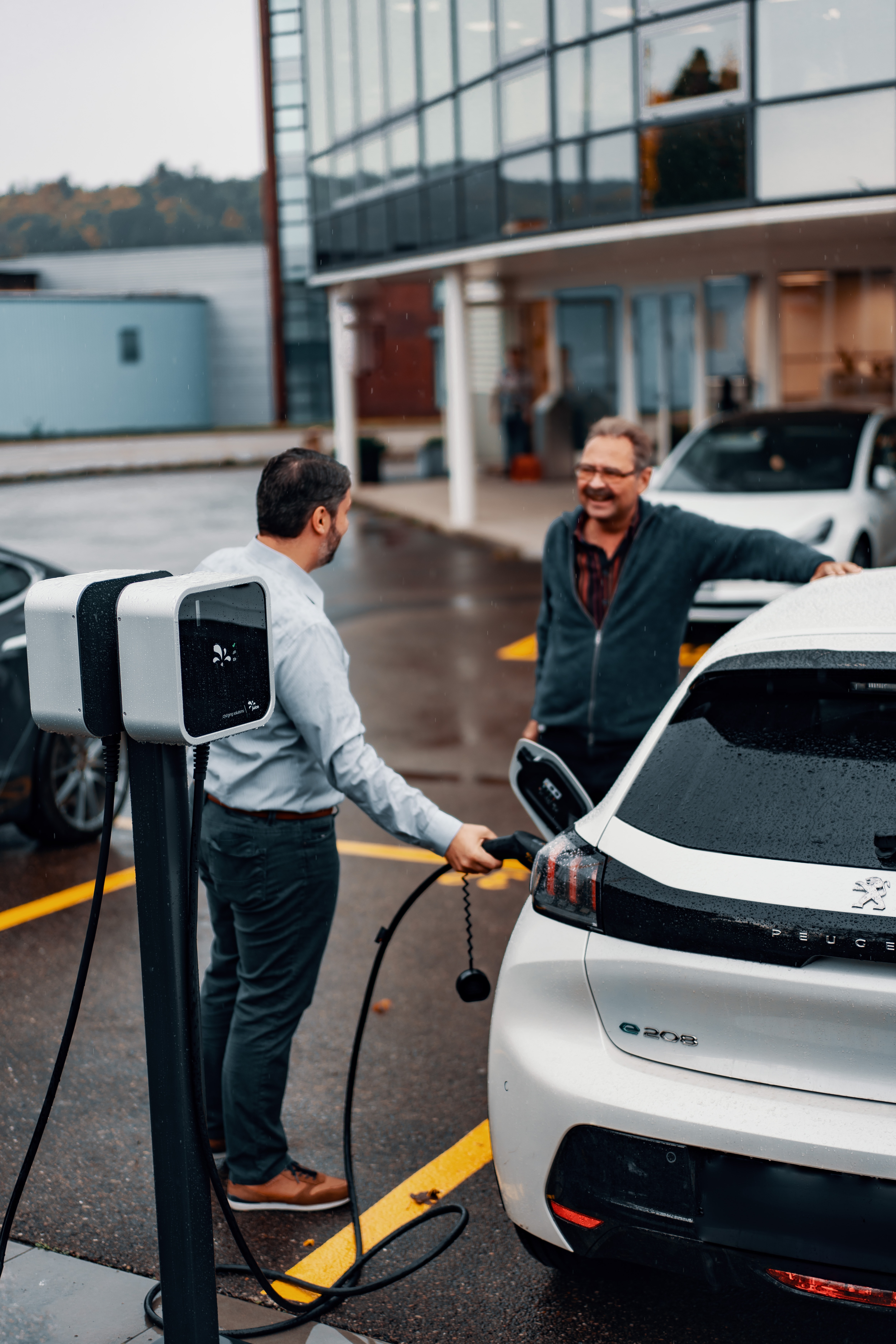 Voiture électrique et borne de recharge